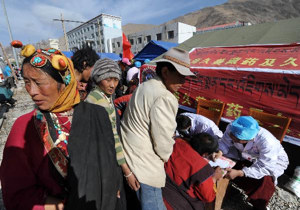 Local residents wait to receive treatment at a spot of a Tibetan medicine hospital in the quake-hit Yushu Tibetan Autonomous Prefecture of northwest China's Qinghai Province, April 19, 2010. 