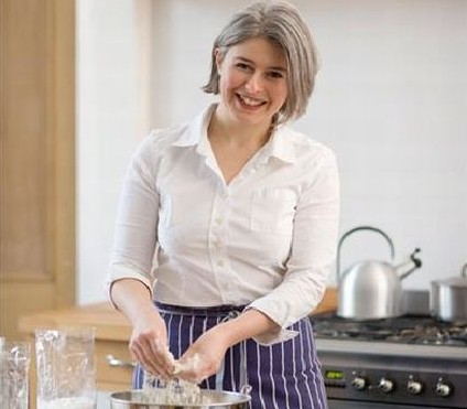 No.10 Lucinda Bruce-Gardyne Net assets: 20 million pounds Lucinda Bruce-Gardyne, 38, is a writer specializing in cookery and food allergies. The mother of three spent three years making gluten-free bread for her son Robin who is allergic to normal bread. [huanqiu.com]