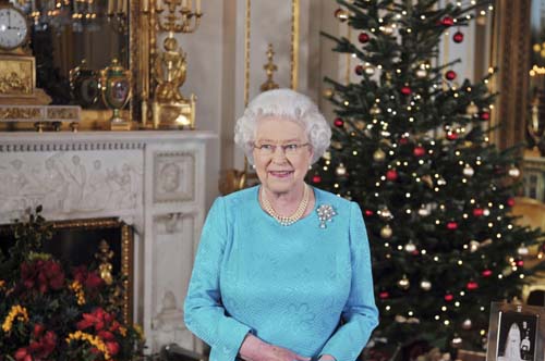 Britain&apos;s Queen Elizabeth prepares to record her Christmas Day broadcast to the Commonwealth, in the White drawing room at Buckingham Palace in London, December 10, 2009, in this picture released December 23, 2009.(Xinhua/Reuters File Photo)