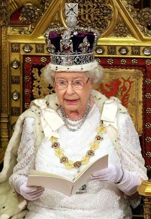 Britain&apos;s Queen Elizabeth wears the Imperial State Crown as she reads the Queen&apos;s Speech from the throne in the House of Lords, during the State Opening of Parliament, in London Nov. 6, 2007.[Xinhua]