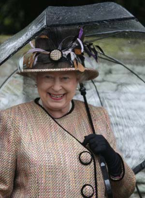 Britain&apos;s Queen Elizabeth attends the annual Christmas service at Sandringham Church in Norfolk, eastern England, Dec. 25, 2007. (Xinhua/Reuters Photo)