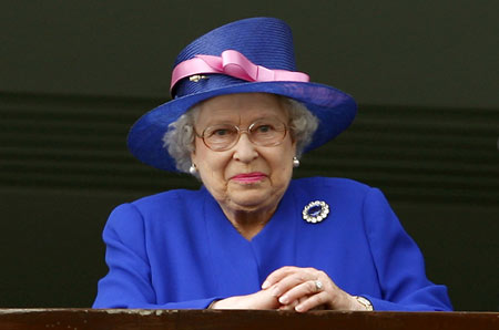 Britain&apos;s Queen Elizabeth II reacts after jockey Frankie Dettori rode Authorized to win the Epsom Derby at the Epsom Downs race course in the south of England June 2, 2007.[Xinhua]