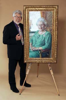 Australian artist and entertainer Rolf Harris stands next to his new portrait of Britain&apos;s Queen Elizabeth II at Buckingham Palace in London on December 19, 2005. The portrait, painted to celebrate the Queen&apos;s 80th birthday in 2006, will go on display to the public at Buckingham Palace in London from December 20 until June 11, 2006.[Xinhua]