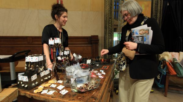 A visitor (R) selects ornaments made of natural materials at an EarthFair held in Grand Central Station of New York, April 20, 2010. Many envionment-friendly services and products were displayed at the six-day EarthFair which opened Monday to commemorate the upcoming Earth Day on April 22. [Xinhua]