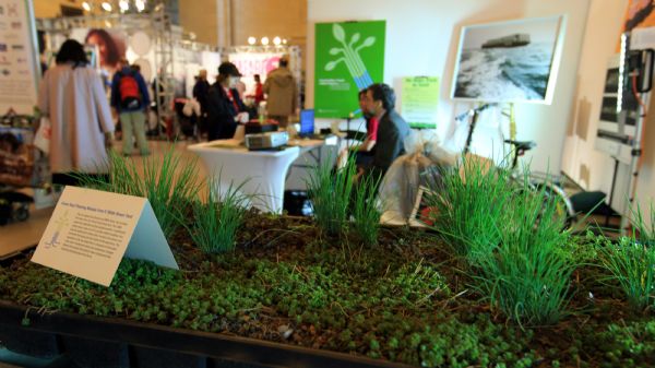 Green roof planting module is shown at the EarthFair held in Grand Central Station of New York, April 20, 2010. Many environment-friendly services and products were displayed at the six-day EarthFair which opened Monday to commemorate the upcoming Earth Day on April 22. [Xinhua]