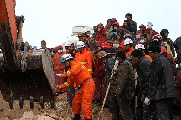 Rescuers search for possible survivors in snow in the quake-hit Gyegu Town of Yushu County, northwest China's Qinghai Province, April 20, 2010. The quake-jolted area in Qinghai was attacked by a hailstorm Tuesday, which hampered the disaster relief efforts.