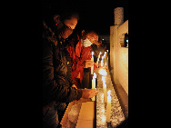 People across China light candles to mourn the Yushu earthquake dead and pray for the affected. [Xinhua]