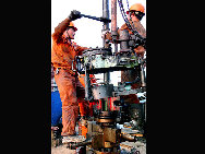 Dongying has rich oil and gad resources and is the birthplace and main production area of Shengli Oilfield - the second largest petroleum base in China. At present, the verified geological reserves of petroleum of Shengli Oilfield hit 4.8 billion tons and the geographical reserves of natural gas hit 230 billion cubic meters.[Photo by Jiang Hao]