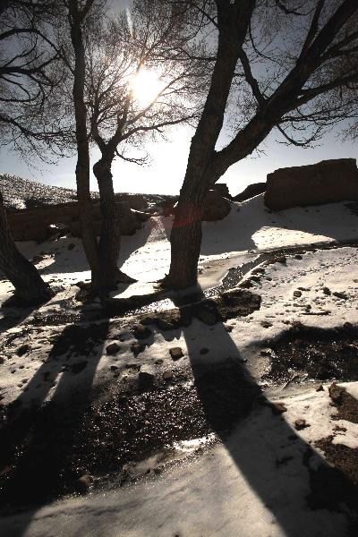 Photo taken on April 21, 2010 shows a snow scene in Dangjinshan Mountain in Dunhuang, northwest China's Gansu Province on April 21, 2010. [Xinhua/Wang Yongji] 