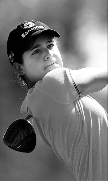 Ochoa stuns golf world, retires from LPGA Tour