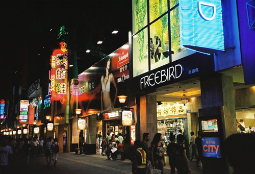 The undated photo shows a night view of Beijing Road, one of the major commercial streets in Guangzhou, south China's Guangdong Province. [CRI]