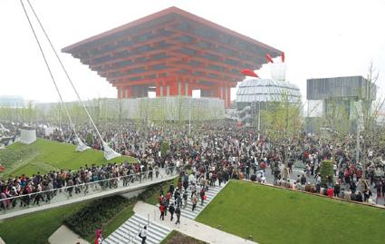 People pack the World Expo site yesterday at its first trial operation. 