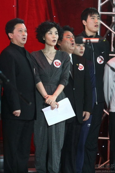 Faye Wong (second from left) perform along with other celebrities during a televised fundraiser held by China Central Television on April 20, 2010. 