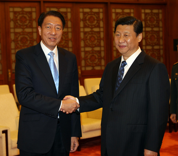 Chinese Vice President Xi Jinping (R) meets with Singaporean Deputy Prime Minister and Defense Minister Teo Chee Hean in Beijing, capital of China, April 22, 2010. (Xinhua/Liu Weibing)