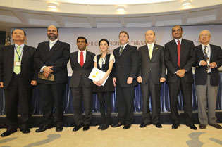 Zhou Xun(left 4), was declared Thursday winner of this year's UNEP Champions of the Earth award.