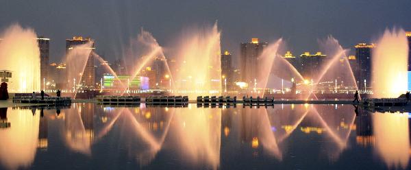 Gorgeous music fountain is performed during trial operation on the Huangpu River between the two parts of the Expo Park in Shanghai, east China, April. 22, 2010.