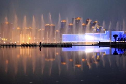 Gorgeous music fountain is performed during trial operation on the Huangpu River between the two parts of the Expo Park in Shanghai, east China, April. 22, 2010. [Xinhua/Wu Huang]