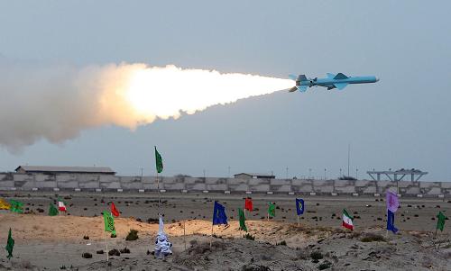 An Iranian Noor missile is launched during war games on April 25, 2010 in southern Iran, near the Strait of Hormuz, the narrow strategically located waterway through which 40 percent of world&apos;s seaborne oil supplies pass.[Xinhua]