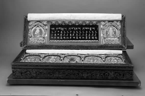 Photo shows a Tibetan Buddhist scripture which will be exhibited at the Shanghai Expo.