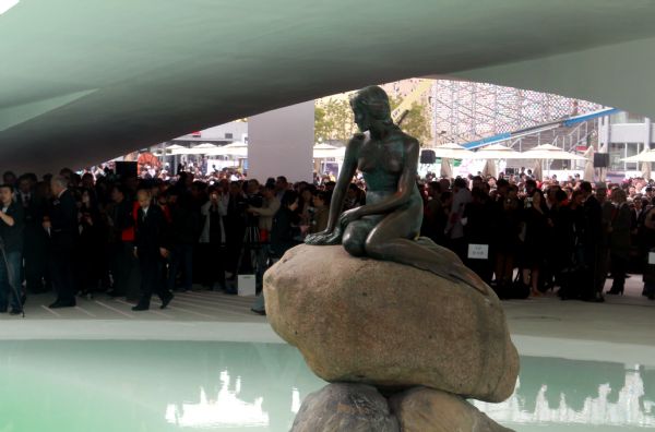 Denmark's iconic 'Little Mermaid' statue unveiled at World Expo