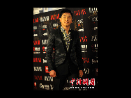 Chinese actor Tong Dawei attends the 2010 BAZAAR Star Charity Night gala in Shanghai, April 25, 2010. A total of 400 showbiz stars, entrepreneurs and celebrities attended the event.  [Chinanews.com]