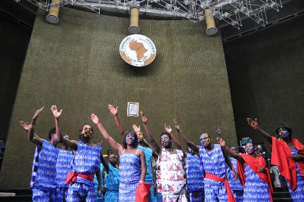 Delegates dance during the Zambian Children's Climate Conference in Lusaka, capital of Zambia, April 26, 2010. [Xinhua]