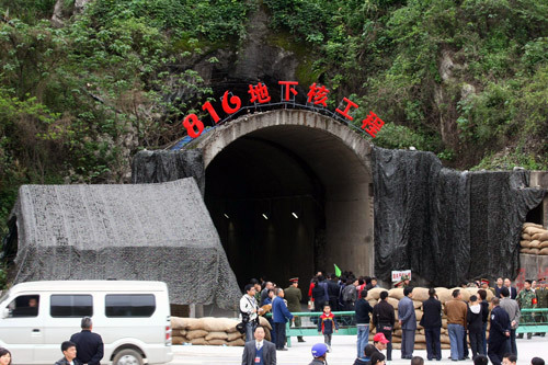 Visitors walk through a tunnel in the 816 underground nuclear plant in Chongqing’s Fuling district, April 24, 2010. [Xinhua]