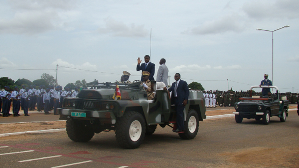 Togo&apos;s President Faure Gnassingbe arrives at the parade ground in Lome, capital of Togo, April 27, 2010. (Xinhua Photo)