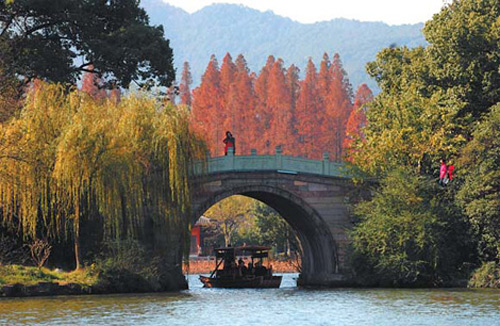 An autumn scene at West Lake in Hangzhou. [Photo: Chinadaily.com.cn