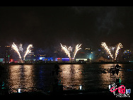 Fireworks explode over the Shanghai World Expo site during a rehearsal for its opening ceremony April 27, 2010. [Photo by Hu Di]