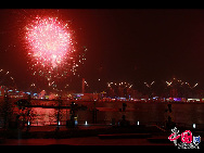 Fireworks explode over the Shanghai World Expo site during a rehearsal for its opening ceremony April 27, 2010. [Photo by Hu Di]