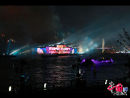 Fireworks explode over the Shanghai World Expo site during a rehearsal for its opening ceremony April 27, 2010. [Photo by Hu Di]