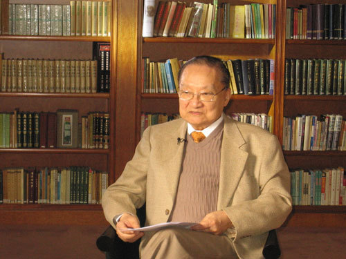 UM mourns honorary doctor and renowned novelist Louis Cha