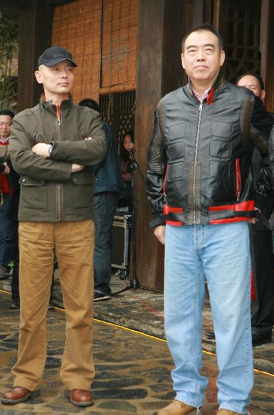 Director Chen Kaige (R) and veteran actor Ge You attend a press conference at the Xiangshan movie production base in Ningbo, Zhejiang Province, April 26, 2010. Main cast of the film 'Zhao's Orphan' by director Chen Kaige attends the press conference. [Xinhua]