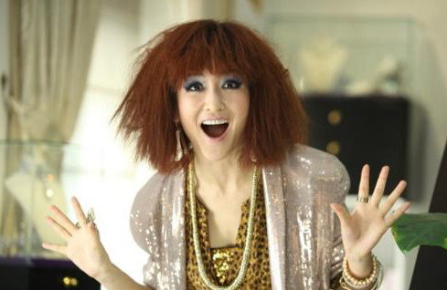 Hostess Xie Na plays a fashion stylist.