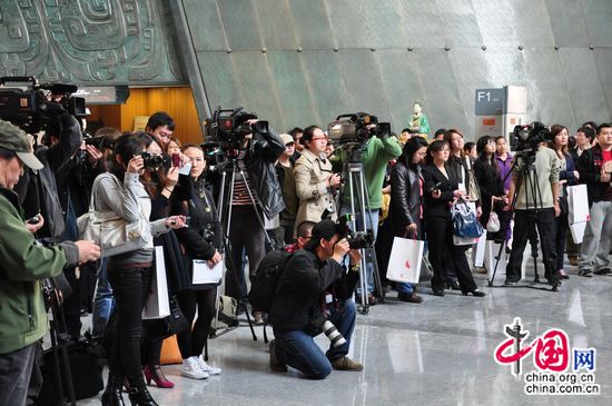 A glance of the journalists on site covering the opening ceremony of this feature exhibition. [Maverick Chen / China.org.cn]