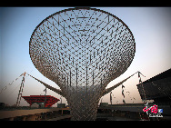 Photo taken on April 29, 2010 shows the beautiful scenery in the World Expo Park in Shanghai, east China. [Photo by Yang Jia]