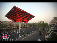 Photo taken on April 29, 2010 shows the beautiful scenery in the World Expo Park in Shanghai, east China. [Photo by Yang Jia]