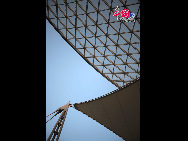 Photo taken on April 29, 2010 shows the beautiful scenery in the World Expo Park in Shanghai, east China. [Photo by Yang Jia]