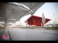 Photo taken on April 29, 2010 shows the beautiful scenery in the World Expo Park in Shanghai, east China.  [Photo by Yang Jia