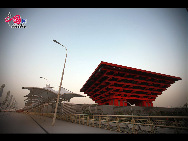 Photo taken on April 29, 2010 shows the beautiful scenery in the World Expo Park in Shanghai, east China.  [Photo by Yang Jia