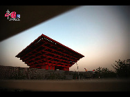 Photo taken on April 29, 2010 shows the beautiful scenery in the World Expo Park in Shanghai, east China.  [Photo by Yang Jia