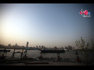 Photo taken on April 29, 2010 shows the beautiful scenery in the World Expo Park in Shanghai, east China.  [Photo by Yang Jia