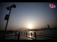 Photo taken on April 29, 2010 shows the beautiful scenery in the World Expo Park in Shanghai, east China.  [Photo by Yang Jia