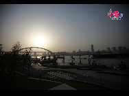 Photo taken on April 29, 2010 shows the beautiful scenery in the World Expo Park in Shanghai, east China.  [Photo by Yang Jia