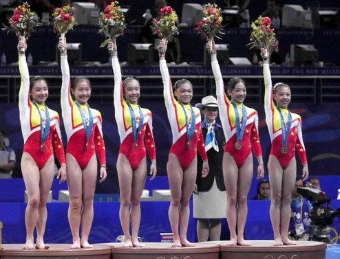 China's team gymnastics bronze-winning members (from left to right) Liu Xuan, Kui Yuanyuan, Ling Jie, Huang Mandan, Yuang Yun and Dong Fangxiao. [File photo] 