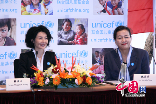  Hong Kong veteran actress Maggie Cheung (left) is appointed as United Nations Children's Fund (UNICEF) ambassador in China in Beijing April 29, 2010.