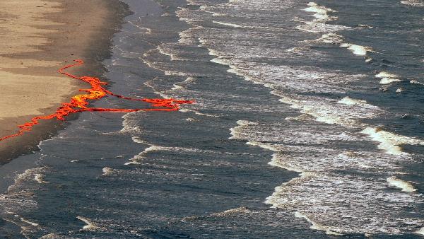 U.S. President Barack Obama on Friday ordered investigation into an oil rig explosion that led to a massive oil spill in the Gulf of Mexico, threatening fragile coastal environment there. (Xinhua/AFP Photo)