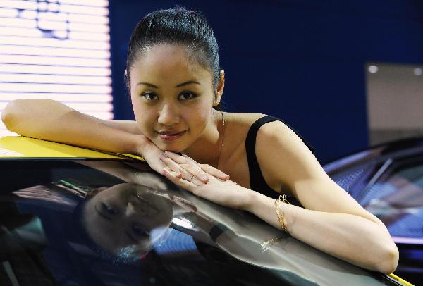 Photo taken on May 1, 2010 shows a model at the 7th Quanzhou International Auto Show in Jinjiang, southeast China&apos;s Fujian Province, May 1, 2010. [Zhang Guojun/Xinhua]