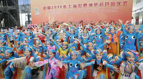 Art performance at the opening ceremony of the site of Expo 2010 Shanghai China. [Xinhua]